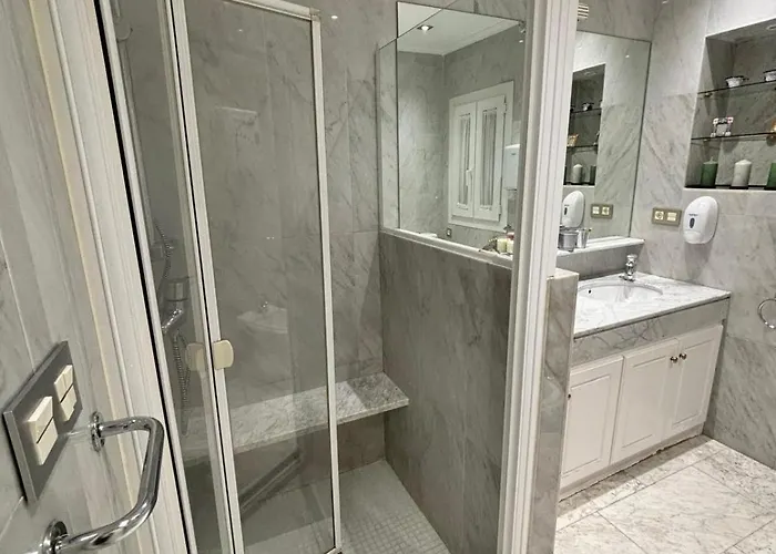 Проживание в семье Plaza De La Caleta 2 *