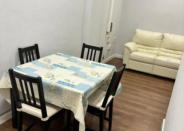 Проживание в семье Plaza De La Caleta 2 *